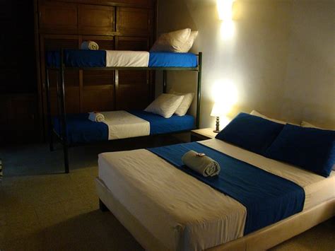 YELLOW HOUSE HOSTEL (Medellin) - Hostel Reviews, Photos, Rate ...