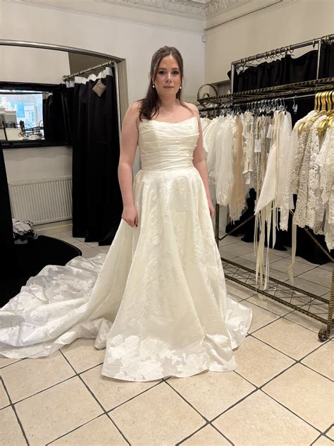 Essense of Australia, D3971 Sample Wedding Dress Save 51% - Stillwhite