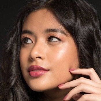 How To Hide Facial Hair With Makeup - Simple Yet Effective Steps
