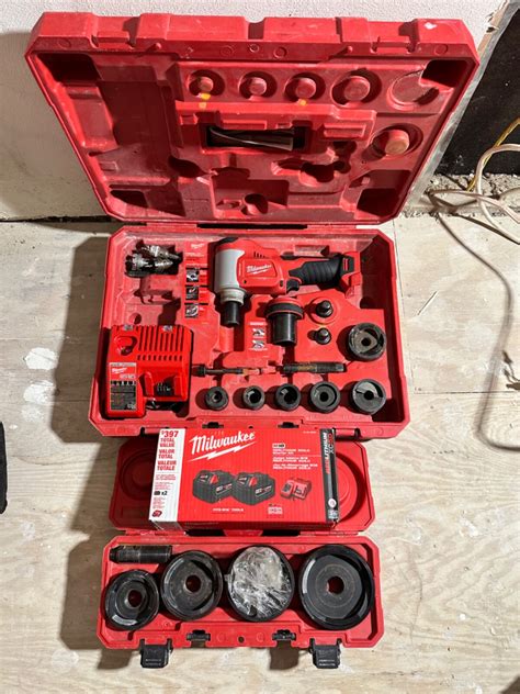Milwaukee M18 FORCE LOGIC 18V 10T Knockout Tool Kit (2676-23) 1/2”-4 ...