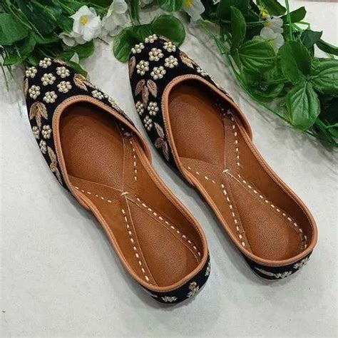 Punjabi Jutti and Jutti With Matching Clutch Manufacturer | Saluja ...