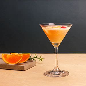 HUNGYAN Martini Cocktail Glasses Set of 2 - Crystal Martini Serving ...