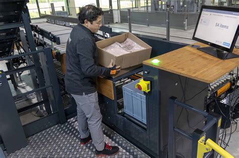 Robotic depalletising - Vanderlande