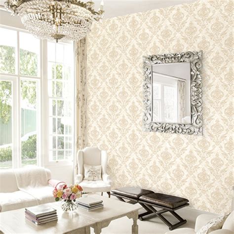Обои с вензелями в интерьере гостиной (78 фото)