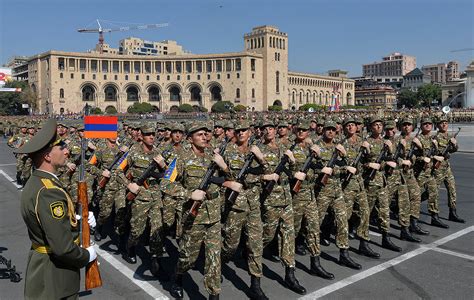 Армения отмечает праздник своих защитников — День Национальной Армии ...