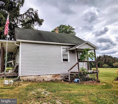 Circa 1800 Farmhouse For Sale W/Garage And Outbuildings on 4.7 Acres ...