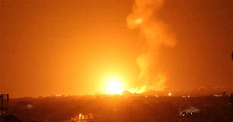 Ejército israelí ataca posiciones de Hamás en respuesta al lanzamiento ...