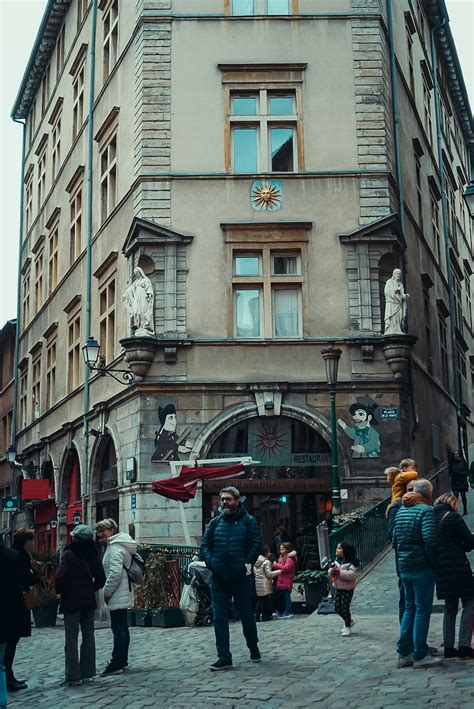 Asutrelian Local People 的图像结果