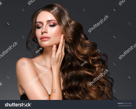 Beautiful Model Face 的图像结果