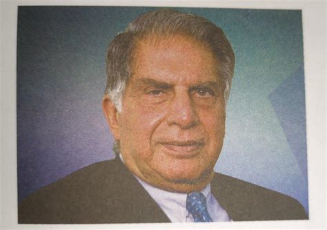 Write a descriptive paragraph based on the visual clue given below ...