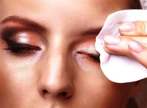 9 Reasons Why 'Almond Oil' Is A Boon For Your Skin & Hair!