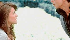 14 Struggles Everyone Who Hates Being Touched Will Understand