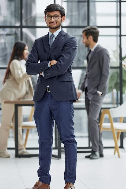 Business Man with Glasses 的图像结果