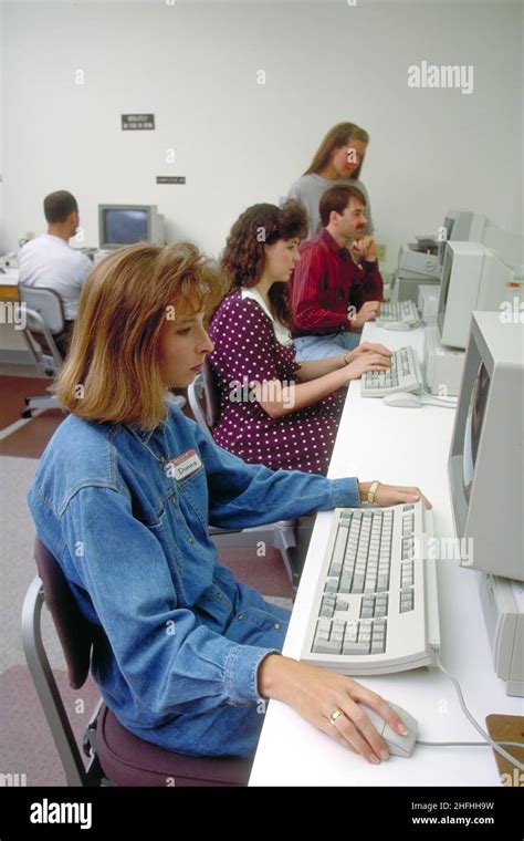 90s School Computer Lab 的图像结果