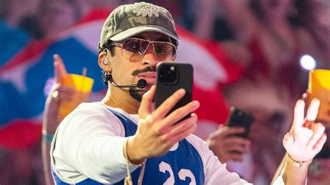 Bad Bunny übernimmt Halbzeit-Show beim Super Bowl 2026 | NFL News | Sky ...