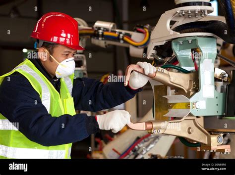 The Machine Operator Peeping Another Machine Operator Working 的图像结果