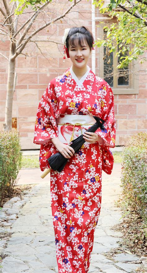 日本女人穿著和服拍照, 一個穿著長袖自拍的女人, 高清攝影照片, 岛田背景圖片和桌布免費下載