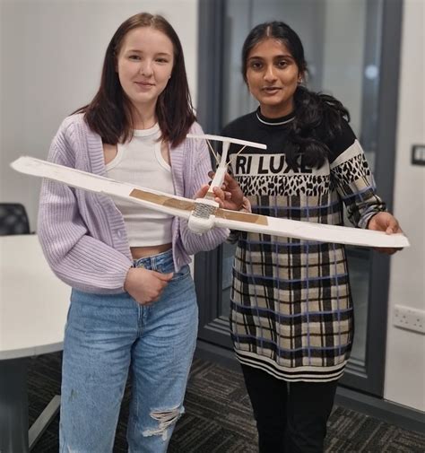 Girls Engineering Team 的图像结果