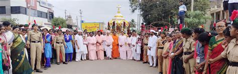 the women who pulled the chariot and celebrated | The Women Who Pulled ...