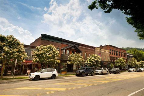 Dinas Ellicottville New York