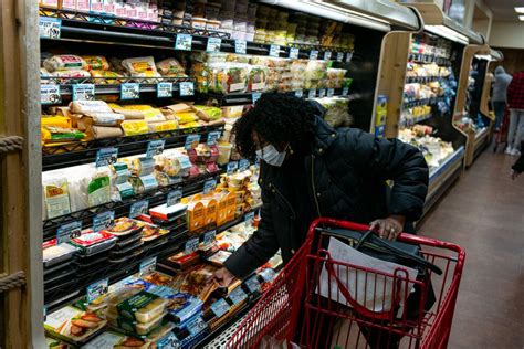 Andrew Cuomo Allows Businesses to Deny Entry to Customers Not Wearing Masks