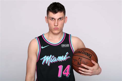 Download NBA Miami Heat player Tyler Herro Wallpaper | Wallpapers.com
