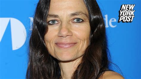 Justine Bateman confronts obsession with her 'old' face: 'I don't give s–t'