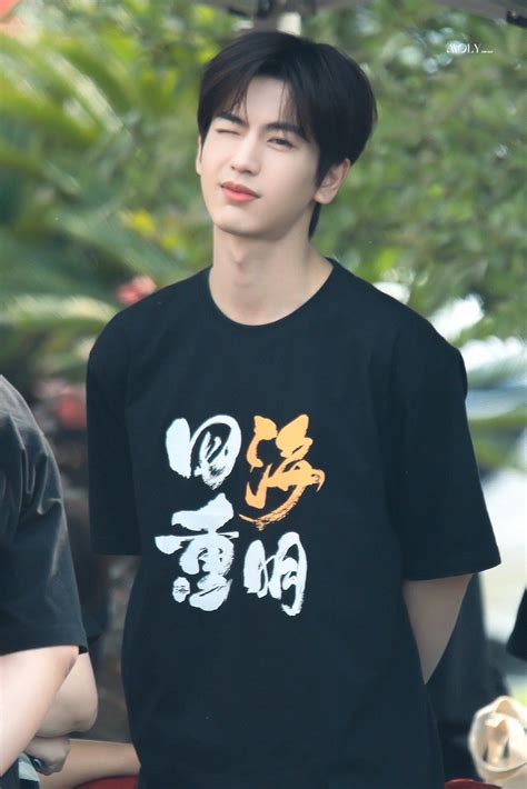 𝚉𝚑𝚊𝚗𝚐 𝙻𝚒𝚗𝚐𝚑𝚎 𝚠𝚎𝚒𝚋𝚘 • 张凌赫 | Most handsome korean actors, Handsome korean actors, Boyfriend pictures