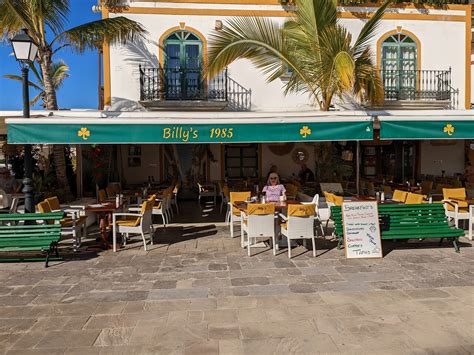 BILLY'S BAR, Puerto de Mogan - Central Square In The Harbr - Restaurant ...