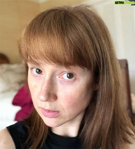 Ellie Kemper Wiki, Biography, Age, Gallery, Spouse and more