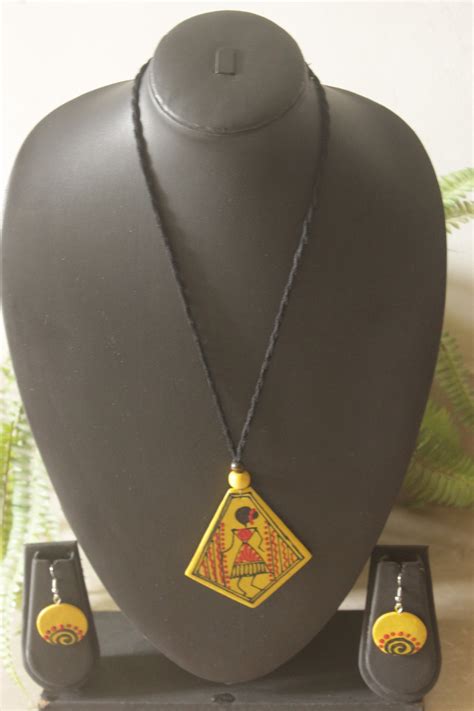 Yellow Hand Painted Tribal Motifs Thread Closure Ceramic Necklace Set ...