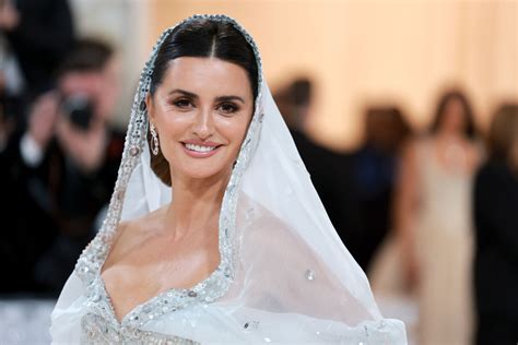 Penélope Cruz Hit the Met Gala Red Carpet in the Most Stunning Wedding ...