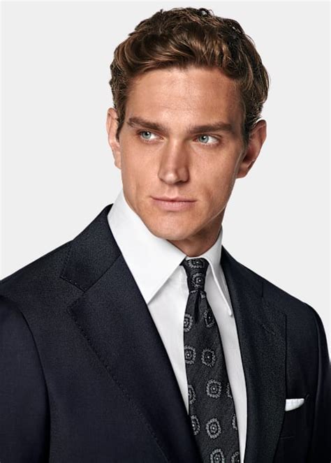 Abiti uomo - abiti monopetto, doppiopetto e tre pezzi | SUITSUPPLY Italia