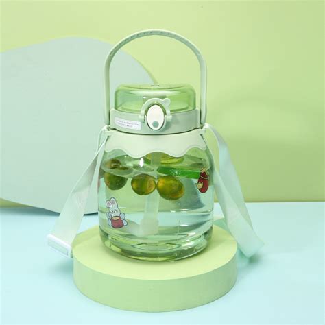 厂家批发 创意Tritan太空杯 塑料水杯 带滤网水杯 700ML水壶-阿里巴巴