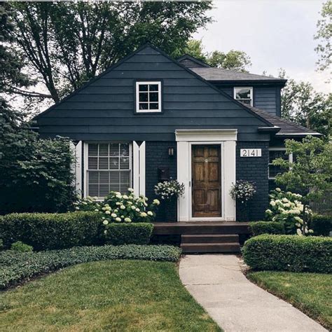 35+ Beautiful Navy Blue and White Ideas For Home Exterior Color ...