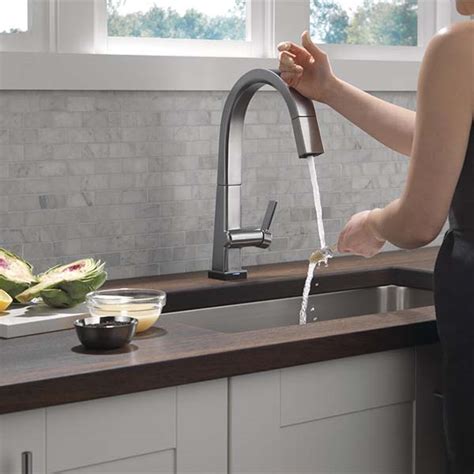 Pivotal Pull Down Kitchen Faucet | Touch Free Kitchen Taps from Delta ...