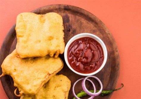 Easy snack recipe: Paneer and sundried tomato pakora | Femina.in