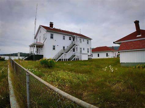 Solve Coast Guard Station jigsaw puzzle online with 99 pieces