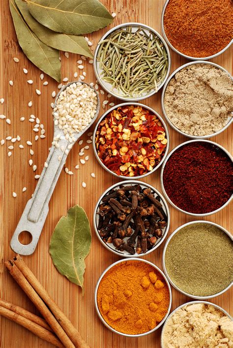 求食用香料的种类和作用，做菜时香料所起的作用-食用香料是如何分类的，可以分多少类