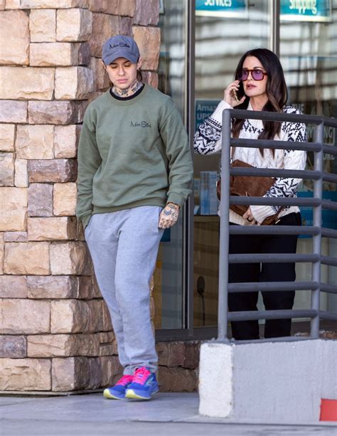 KYLE RICHARDS and MORGAN WADE Out for Breakfast in Encino 02/19/2025 ...