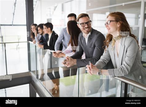 Happy Business People 的图像结果