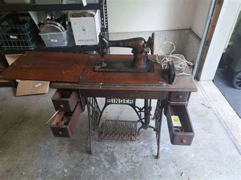 Using a Treadle Singer Sewing Machine 的图像结果