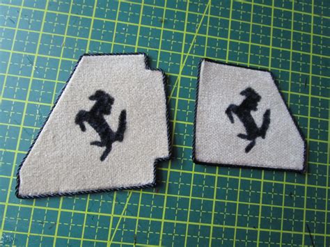 Pocher 1/8 Ferrari F40 Real Plush Floor Mats - Scale Details