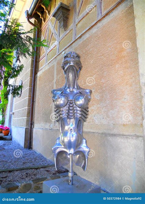 Alien Statue 的图像结果