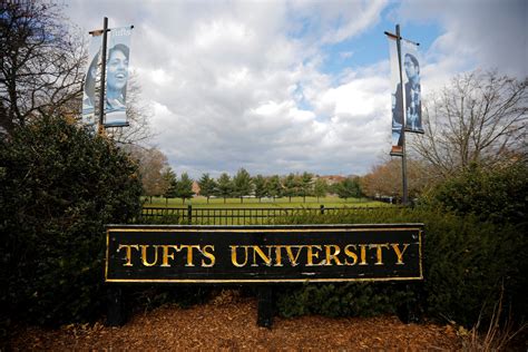 Video shows moment ICE arrested Tufts University doctoral student who ...