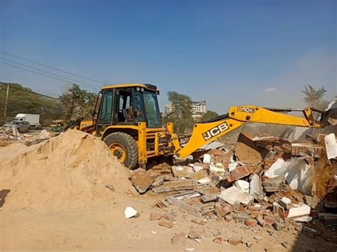 डीटीपी ने ध्वस्त की दो अवैध कॉलोनियां - dtp demolished illegal colony ...