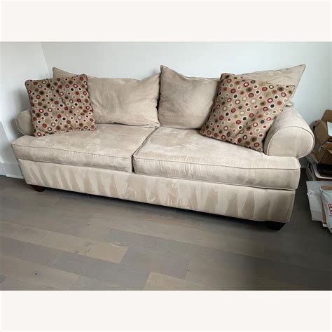 Raymour & Flanigan Sleeper Sofa (Queen) - AptDeco