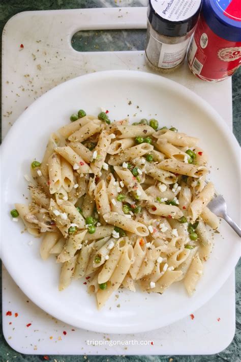 One-Pot Pasta And Peas Recipe - Tripping on Earth