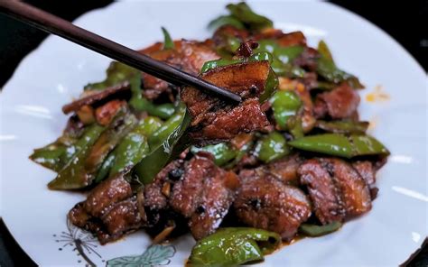 湘菜师傅分享湖南夜宵必吃菜——鱼籽鱼泡火锅的家常做法，用料简单美味十足，满满的干 - 哔哩哔哩