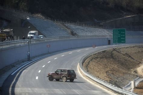 Ni ovo nije aprilili: Gotov ceo asfalt na najtežoj deonici Evrope FOTO ...